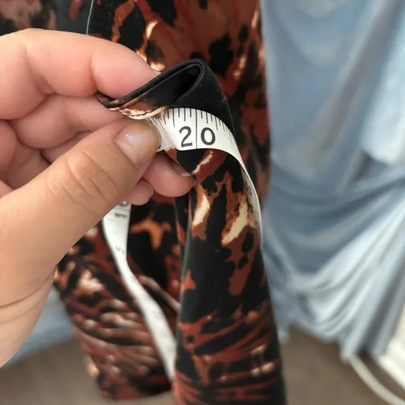 Banana Republic silk high neck top size large - Picture 7 of 7